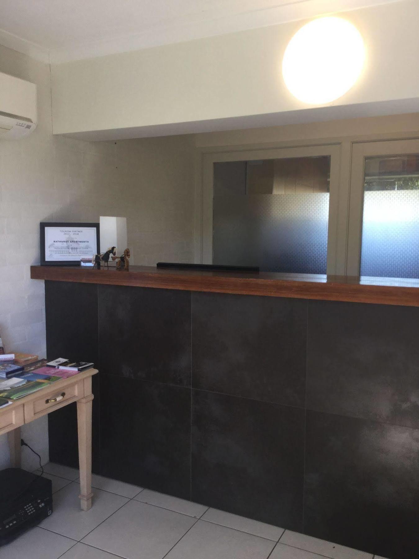 Bathurst Studio Apartments Bagian luar foto